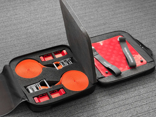 ECCOTARP Magnetic Leak Patch Silicone MLP SIL magnetisk läckplåster silikon ultratålig addition-härdad silikonelastomer extrem värmetålighet -100°C till +320°C hög kemikalieresistens alkaliska ämnen utspädda syror oxidanter alkohol glykoler vegetabiliska animaliska oljor fett UV-resistent ozon frost livsmedelssäker farmaceutisk industri lackverkstäder laboratorium snabbt tryck 17 kg konkava konvexa ytor patenterad magnetinkapsling ratchetremssystem transportväska Teflon-ark kemikalieboost 300x300x16 mm MLP