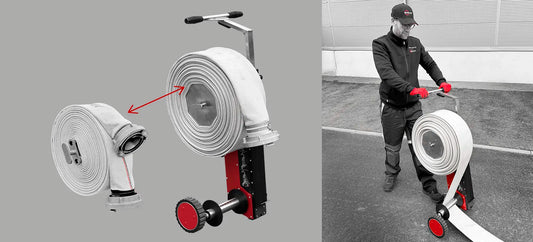 ECCOTARP ET-Roller 6 elektrisk slangrulle brandslangrulle batteridriven hopfällbar 660W motor två Milwaukee M18 batterier slang upp till 5 tum A B C D slangtyper snabb vikning våta torra slangar tömning reverse funktion robust stålram pulverlackerad galvaniserad stabiliserande chassi teleskopiskt handtag quick-release bärare DRUM FORK slangskydd säkerhetsgräns mjukstart omedelbart stopp vibrationssäker dammtät vattentät industrihjul kompakt transport 480x360x1230 mm vikt 36.5 kg backsaver effektiv slanghant