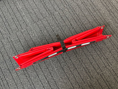 ECCOTARP hopfällbar flexibel utility tray FASTER kemikalieresistent uppsamlingstråg spilltråg verktygsunderlägg rullbar hopfällbar design PES PVC belagt tyg svetsade hörn polypropylenförstärkningar solida segmenterade kanter segmentformning trånga utrymmen transportrem klämma hörnögla hängning temperatur -30°C till +70°C inomhus utomhus syror baser petroleumprodukter verkstad underhåll rengöring verktyg maskindelar korttidslagring dunkar fat kontaminerade delar industriell säkerhet skräddarsydda mått ET F 4