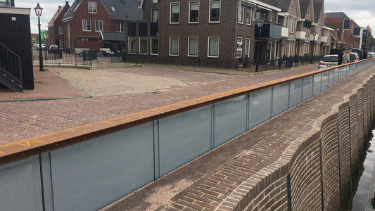 passiv betongkassetten SCFB betongkassett för översvämningsbarriär gjutas på plats betongkassett valfri längd flytande väggar översvämningsbarriär byggs på plats ingen tung transport anpassade ritningar betongkassett vägledande stolpar riktning av barriär SCFB-barriärer kompatibel betongkassett Hyflo lösning platsgjuten betongkassett modulär översvämningsbarriär betongfundament för vattenbarriär skräddarsydd betongkassett översvämningsskydd betonglösning för barriärer anpassningsbar betongkassett för SCFB-s