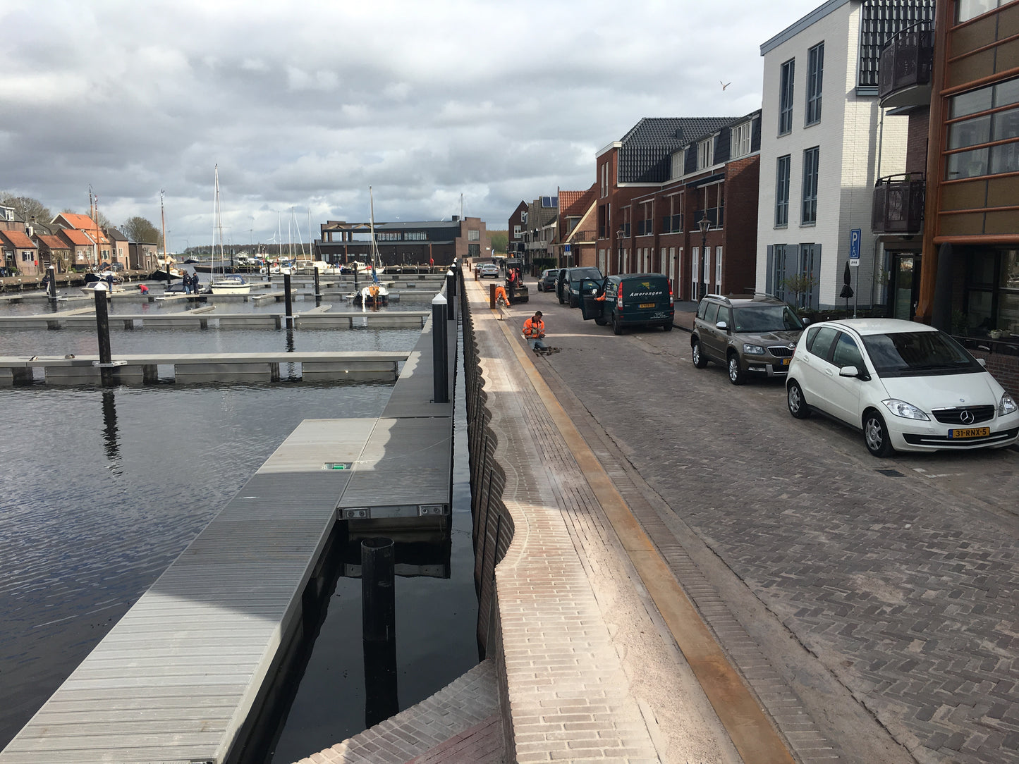passiv betongkassetten SCFB betongkassett för översvämningsbarriär gjutas på plats betongkassett valfri längd flytande väggar översvämningsbarriär byggs på plats ingen tung transport anpassade ritningar betongkassett vägledande stolpar riktning av barriär SCFB-barriärer kompatibel betongkassett Hyflo lösning platsgjuten betongkassett modulär översvämningsbarriär betongfundament för vattenbarriär skräddarsydd betongkassett översvämningsskydd betonglösning för barriärer anpassningsbar betongkassett för SCFB-s