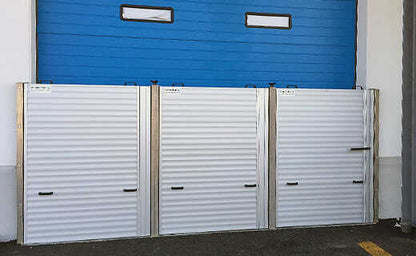 Aquastop Classic översvämningsskyddsvall
Acquastop Classic patenterad översvämningsskyddsvall skräddarsydd översvämningsbarriär snabb installation utan fasta guider vattentätt skydd dörrar portar öppningar upp till 3 meter koppelbar översvämningsbarriär EasyStop systemingsättning aluminiumlegering 25 mm 40 mm EPM-rubberprofiel gummitätning certifierad Institut Giordano ASCE24 vattentät inom 10 sekunder mobilt översvämningsskydd garage fönster källare industriell användning hög vattentryck hållbar översvämni