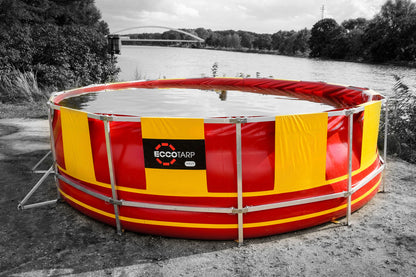 ECCOTARP högkapacitetstank hopfällbar struktur Folding Frame Tank snabbmontering låg vikt robust ram lättlegering rostfritt stål 5000-50000 liter bambi bucket helikopterbrandsläckning repumning svåråtkomliga platser PES PVC material kemikalieresistent oljebeständig -30°C till +70°C C52 fyllningsarmatur kulventil bottenuttag skyddsmatta max lutning 8% vertikala stöd bärande ben kompakt förpackning enkel hantering nödfallsvattenreservoir skogsbrand vattenförsörjning industriell uppsamling.
